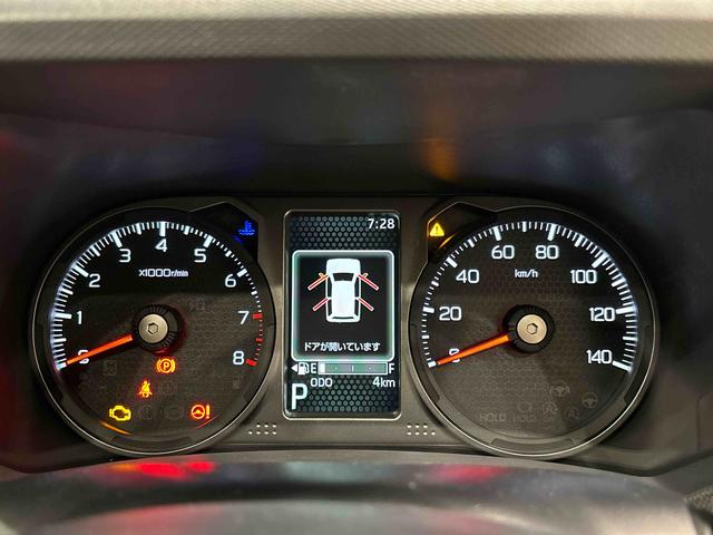 タフト Ｇターボ　クロムベンチャー　スカイフィールトップ　メッキパック　シルバーアンダーガーニッシュ　インテリアアクセント　ＬＥＤオートハイビーム＆フォグランプ　電動パーキングブレーキ　バックカメラ　１５インチアルミホイール（21枚目）