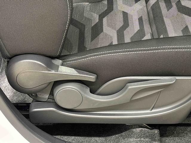 タフト Ｇターボ　クロムベンチャー　スカイフィールトップ　メッキパック　シルバーアンダーガーニッシュ　インテリアアクセント　ＬＥＤオートハイビーム＆フォグランプ　電動パーキングブレーキ　バックカメラ　１５インチアルミホイール（28枚目）