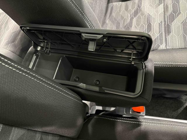 タフト Ｇターボ　クロムベンチャー　スカイフィールトップ　メッキパック　シルバーアンダーガーニッシュ　インテリアアクセント　ＬＥＤオートハイビーム＆フォグランプ　電動パーキングブレーキ　バックカメラ　１５インチアルミホイール（30枚目）