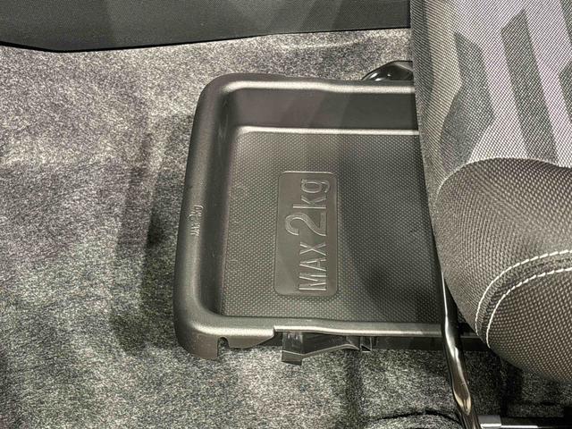 タフト Ｇターボ　クロムベンチャー　スカイフィールトップ　メッキパック　シルバーアンダーガーニッシュ　インテリアアクセント　ＬＥＤオートハイビーム＆フォグランプ　電動パーキングブレーキ　バックカメラ　１５インチアルミホイール（33枚目）