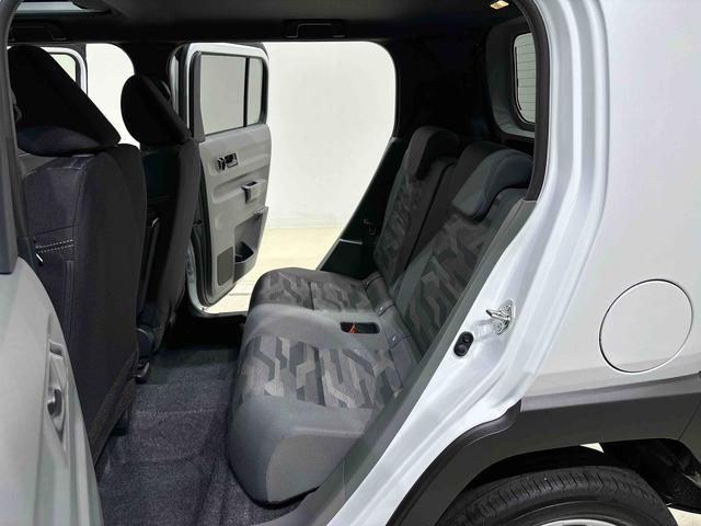 タフト Ｇターボ　クロムベンチャー　スカイフィールトップ　メッキパック　シルバーアンダーガーニッシュ　インテリアアクセント　ＬＥＤオートハイビーム＆フォグランプ　電動パーキングブレーキ　バックカメラ　１５インチアルミホイール（35枚目）