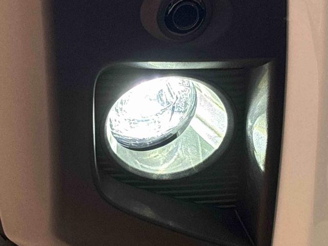 タフト Ｇターボ　クロムベンチャー　スカイフィールトップ　メッキパック　シルバーアンダーガーニッシュ　インテリアアクセント　ＬＥＤオートハイビーム＆フォグランプ　電動パーキングブレーキ　バックカメラ　１５インチアルミホイール（45枚目）