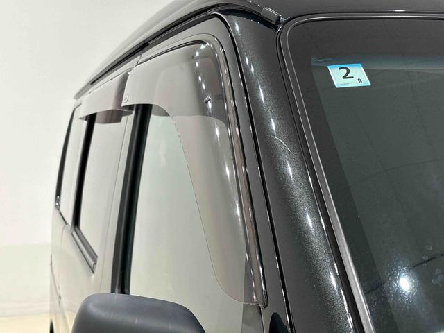 ハイゼットカーゴ ＤＸ　２ＷＤ　４ＡＴ車　ＣＤステレオ　バイザー付き　マニュアルエアコン　アイドリングストップ　オートライト　前席パワーウィンドウ　チケットホルダー付きサンバイザー　トップシェイドガラス　ハロゲンヘッドライト　純正スチールホイール　キーレスエントリー（36枚目）