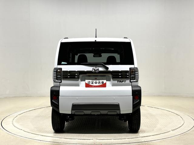 タフト Ｇ　ダーククロムベンチャー　スカイフィールトップ　クロムパック　メッキパック　シルバーアンダーガーニッシュ　インテリアアクセント　ＬＥＤオートライト＆フォグランプ　電動パーキングブレーキ　バックカメラ　アルミホイール（9枚目）