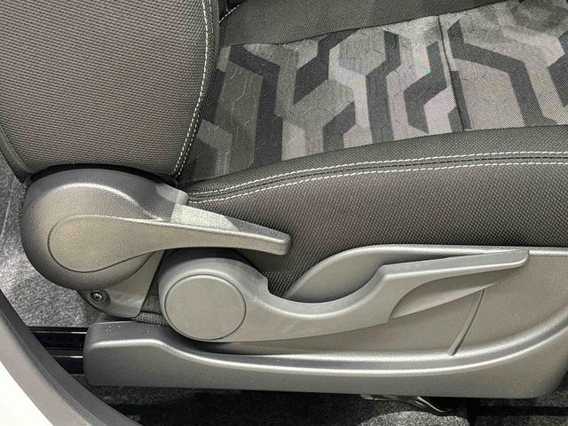 タフト Ｇ　ダーククロムベンチャー　スカイフィールトップ　クロムパック　メッキパック　シルバーアンダーガーニッシュ　インテリアアクセント　ＬＥＤオートライト＆フォグランプ　電動パーキングブレーキ　バックカメラ　アルミホイール（28枚目）