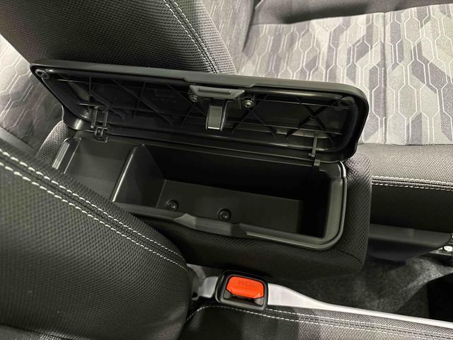 タフト Ｇ　ダーククロムベンチャー　スカイフィールトップ　クロムパック　メッキパック　シルバーアンダーガーニッシュ　インテリアアクセント　ＬＥＤオートライト＆フォグランプ　電動パーキングブレーキ　バックカメラ　アルミホイール（30枚目）