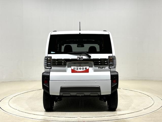 タフト Gターボ ダーククロムベンチャー スカイフィールトップ ダークメッキパック シルバーアンダーガーニッシュ インテリアアクセント LEDオートハイビーム&フォグランプ 電動パーキングブレーキ バックカメラ アルミホイール(9枚目)