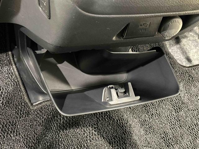 スペーシア Ｇリミテッド　ナビ　パノラマモニター　シートヒーター　ハロゲンヘッドライト　片側電動スライドドア　オートエアコン　電動格納ドアミラー　片側シートヒーター　キーフリーシステム　アイドリングストップ　ホイールキャップタイヤ（32枚目）