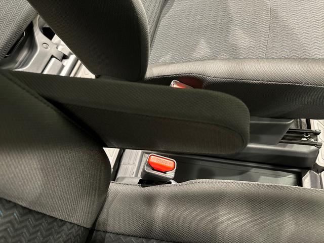 トール カスタムＧ　ターボ　ナビ　バックカメラ　ＥＴＣ　ＬＥＤヘッドランプ・フォグランプ　　アルミホイール　オートライト　プッシュボタンスタート　クルーズコントロール　　コーナーセンサー　パワースライドドア　キーフリーシステム　電動パーキングブレーキ（31枚目）