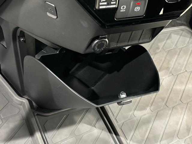 トール カスタムＧ　ターボ　ナビ　バックカメラ　ＥＴＣ　ＬＥＤヘッドランプ・フォグランプ　　アルミホイール　オートライト　プッシュボタンスタート　クルーズコントロール　　コーナーセンサー　パワースライドドア　キーフリーシステム　電動パーキングブレーキ（34枚目）