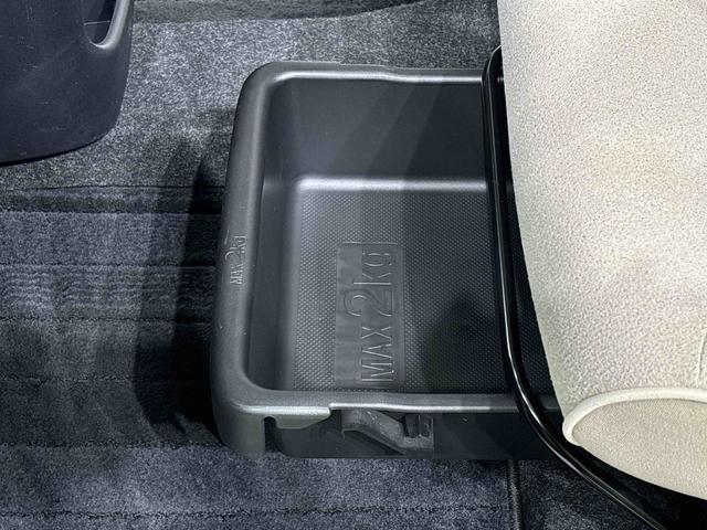 ムーヴキャンバス Ｘメイクアップリミテッド　ＳＡＩＩＩ　ハロゲンライト　ＬＥＤフォグランプ　オートライト　プッシュボタンスタート　セキュリティアラーム　パノラマモニター対応カメラ　両側パワースライドドア　７インチナビ　パノラマモニター　ドライブレコーダ（39枚目）