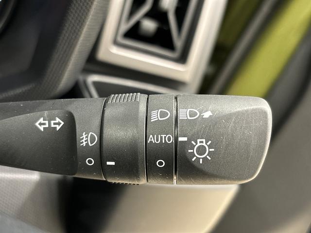 �I�[�g���C�g�@�\�@���̖͂��邳�ɉ����āA�w�b�h�����v�������I�ɓ_���E�������ł��܂��B