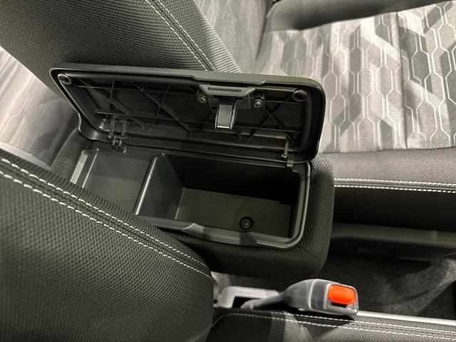 ������Ƃ��������ނȂǂ����[�ł���{�b�N�X�t���Z���^�[�A�[�����X�g���t���Ă܂���