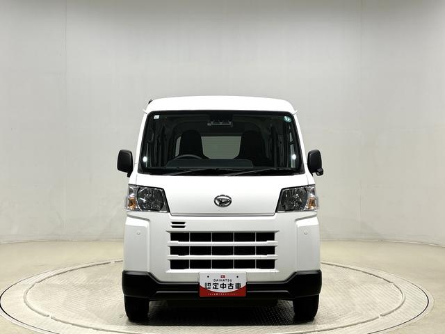 ハイゼットカーゴ ＤＸ　　２ＷＤ　キーレスエントリー　マニュアルエアコン　運転席・助手席パワーウインドウ　オートライト　ハンド式サイドブレーキ　ハロゲンヘッドライト　アイドリングストップ機能　　　テンパータイヤ　コーナーセンサー（6枚目）