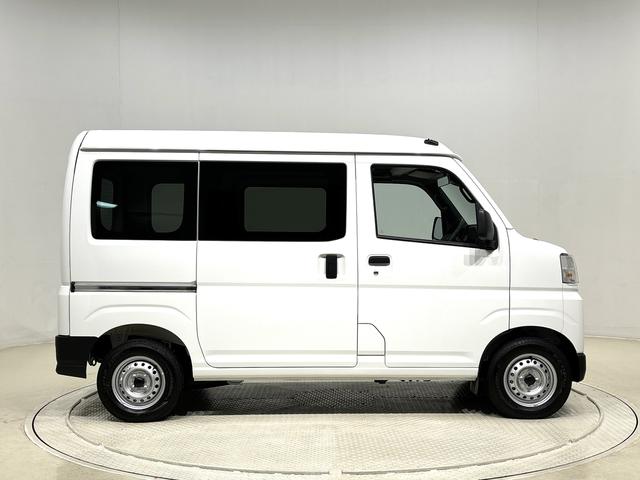 ハイゼットカーゴ ＤＸ　　２ＷＤ　キーレスエントリー　マニュアルエアコン　運転席・助手席パワーウインドウ　オートライト　ハンド式サイドブレーキ　ハロゲンヘッドライト　アイドリングストップ機能　　　テンパータイヤ　コーナーセンサー（7枚目）