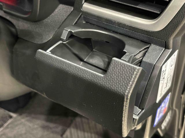 トール カスタムＧ　バックモニター対応　電動パーキングブレーキ　ＬＥＤヘッドランプ・フォグランプ　　１４インチアルミホイール　オートライト　プッシュボタンスタート　クルーズコントロール　　コーナーセンサー　パワースライドドア　キーフリーシステム（25枚目）