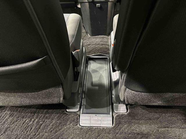 トール カスタムＧ　バックモニター対応　電動パーキングブレーキ　ＬＥＤヘッドランプ・フォグランプ　　１４インチアルミホイール　オートライト　プッシュボタンスタート　クルーズコントロール　　コーナーセンサー　パワースライドドア　キーフリーシステム（29枚目）