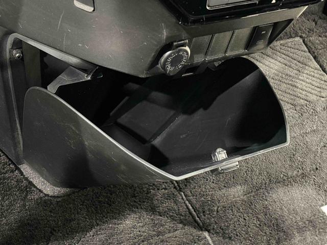 トール カスタムＧ　バックモニター対応　電動パーキングブレーキ　ＬＥＤヘッドランプ・フォグランプ　　１４インチアルミホイール　オートライト　プッシュボタンスタート　クルーズコントロール　　コーナーセンサー　パワースライドドア　キーフリーシステム（31枚目）