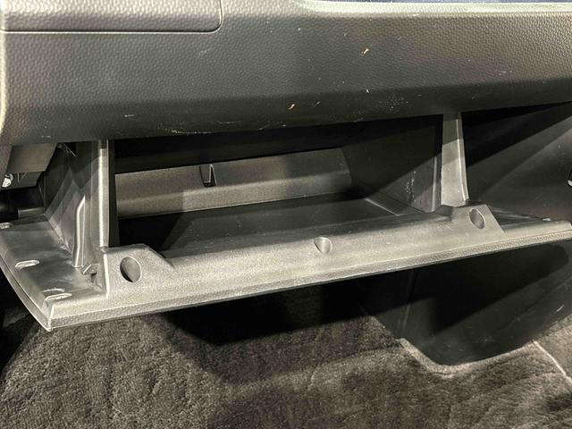 トール カスタムＧ　バックモニター対応　電動パーキングブレーキ　ＬＥＤヘッドランプ・フォグランプ　　１４インチアルミホイール　オートライト　プッシュボタンスタート　クルーズコントロール　　コーナーセンサー　パワースライドドア　キーフリーシステム（32枚目）