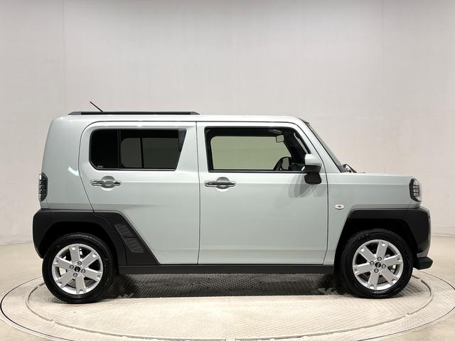 タフト Ｇ　クロムベンチャー　スカイフィールトップ　クロムパック　メッキパック　シルバーアンダーガーニッシュ　インテリアアクセント　ＬＥＤオートライト＆フォグランプ　電動パーキングブレーキ　バックカメラ　アルミホイール（7枚目）