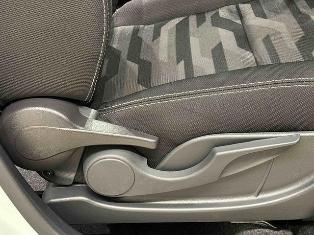 タフト Ｇ　クロムベンチャー　スカイフィールトップ　クロムパック　メッキパック　シルバーアンダーガーニッシュ　インテリアアクセント　ＬＥＤオートライト＆フォグランプ　電動パーキングブレーキ　バックカメラ　アルミホイール（28枚目）