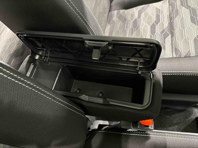 タフト Ｇ　クロムベンチャー　スカイフィールトップ　クロムパック　メッキパック　シルバーアンダーガーニッシュ　インテリアアクセント　ＬＥＤオートライト＆フォグランプ　電動パーキングブレーキ　バックカメラ　アルミホイール（30枚目）