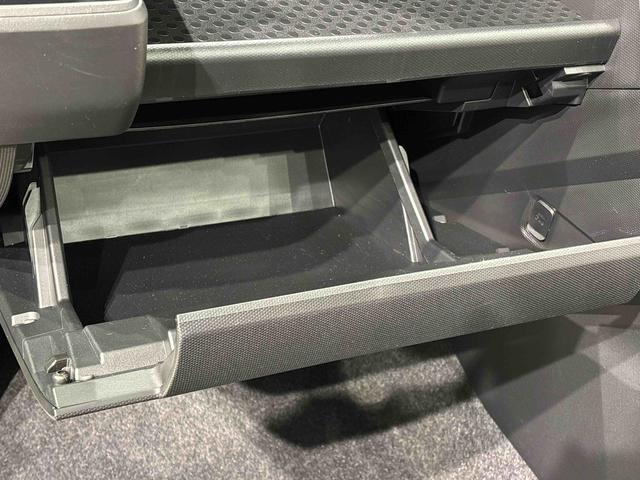 タフト Ｇ　クロムベンチャー　スカイフィールトップ　クロムパック　メッキパック　シルバーアンダーガーニッシュ　インテリアアクセント　ＬＥＤオートライト＆フォグランプ　電動パーキングブレーキ　バックカメラ　アルミホイール（32枚目）