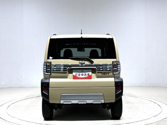 タフト Ｇ　クロムベンチャー　ディスプレイオーディオ　スカイフィールトップ　クロムパック　メッキパック　シルバーアンダーガーニッシュ　インテリアアクセント　ＬＥＤオートライト＆フォグランプ　電動パーキングブレーキ　バックカメラ　アルミホイール（11枚目）