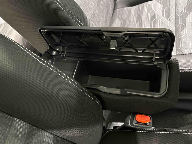 タフト Ｇ　クロムベンチャー　ディスプレイオーディオ　スカイフィールトップ　クロムパック　メッキパック　シルバーアンダーガーニッシュ　インテリアアクセント　ＬＥＤオートライト＆フォグランプ　電動パーキングブレーキ　バックカメラ　アルミホイール（30枚目）