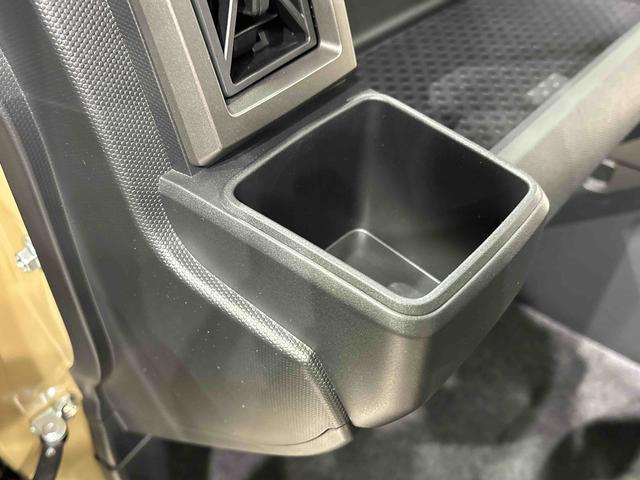 タフト Ｇ　クロムベンチャー　ディスプレイオーディオ　スカイフィールトップ　クロムパック　メッキパック　シルバーアンダーガーニッシュ　インテリアアクセント　ＬＥＤオートライト＆フォグランプ　電動パーキングブレーキ　バックカメラ　アルミホイール（31枚目）