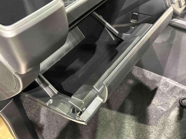 タフト Ｇ　クロムベンチャー　ディスプレイオーディオ　スカイフィールトップ　クロムパック　メッキパック　シルバーアンダーガーニッシュ　インテリアアクセント　ＬＥＤオートライト＆フォグランプ　電動パーキングブレーキ　バックカメラ　アルミホイール（32枚目）