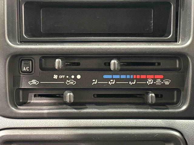ハイゼットカーゴ クルーズ　５速マニュアル　電動格納式ドアミラー　ＣＤステレオ　両側スライド　マニュアルエアコン　パワステ　パワーウィンドウ　キーレスエントリーシステム　純正ロングバイザー　純正ラバーマット　フロントトップシェードガラス　オーバーヘッドコンソール　ホイールキャップ（13枚目）