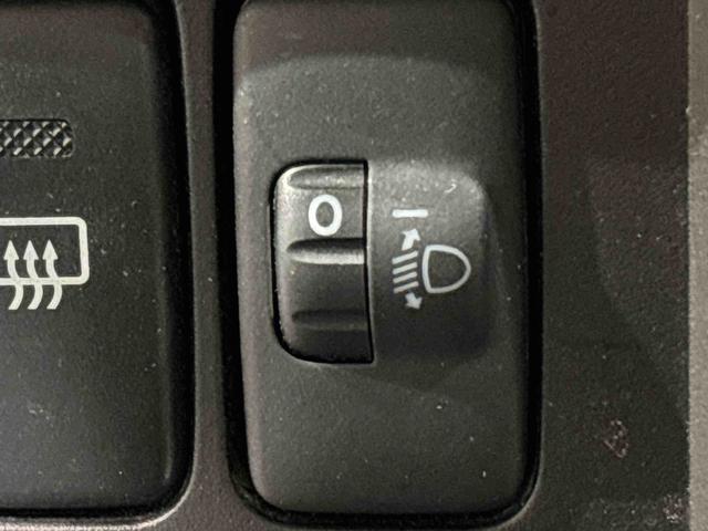 ハイゼットカーゴ クルーズ　５速マニュアル　電動格納式ドアミラー　ＣＤステレオ　両側スライド　マニュアルエアコン　パワステ　パワーウィンドウ　キーレスエントリーシステム　純正ロングバイザー　純正ラバーマット　フロントトップシェードガラス　オーバーヘッドコンソール　ホイールキャップ（15枚目）