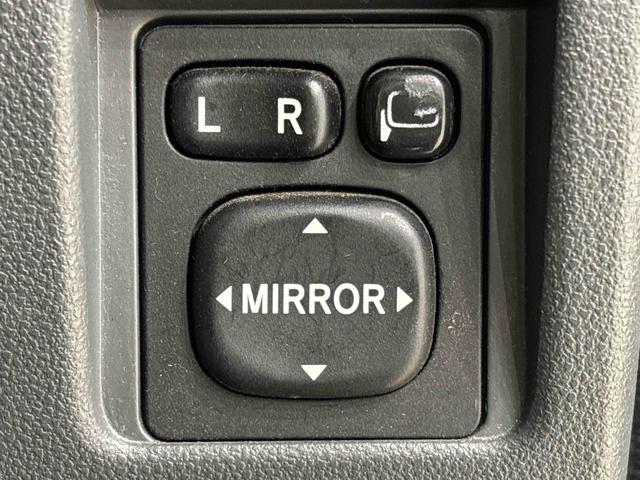 ハイゼットカーゴ クルーズ　５速マニュアル　電動格納式ドアミラー　ＣＤステレオ　両側スライド　マニュアルエアコン　パワステ　パワーウィンドウ　キーレスエントリーシステム　純正ロングバイザー　純正ラバーマット　フロントトップシェードガラス　オーバーヘッドコンソール　ホイールキャップ（18枚目）