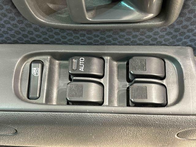 ハイゼットカーゴ クルーズ　５速マニュアル　電動格納式ドアミラー　ＣＤステレオ　両側スライド　マニュアルエアコン　パワステ　パワーウィンドウ　キーレスエントリーシステム　純正ロングバイザー　純正ラバーマット　フロントトップシェードガラス　オーバーヘッドコンソール　ホイールキャップ（19枚目）