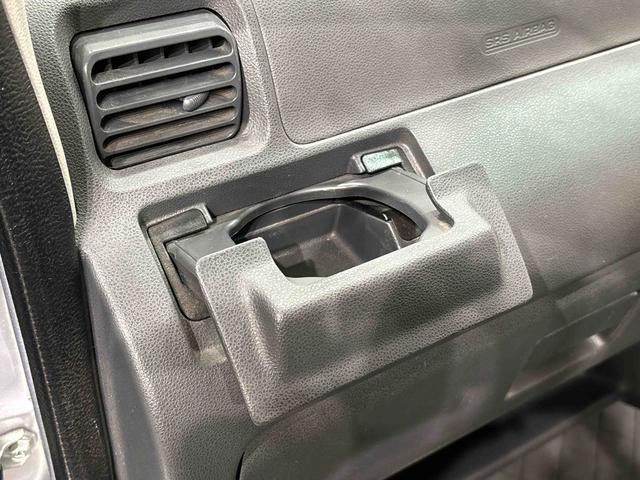 ハイゼットカーゴ クルーズ　５速マニュアル　電動格納式ドアミラー　ＣＤステレオ　両側スライド　マニュアルエアコン　パワステ　パワーウィンドウ　キーレスエントリーシステム　純正ロングバイザー　純正ラバーマット　フロントトップシェードガラス　オーバーヘッドコンソール　ホイールキャップ（24枚目）