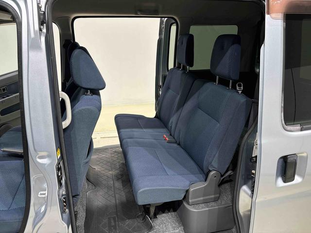 ハイゼットカーゴ クルーズ　５速マニュアル　電動格納式ドアミラー　ＣＤステレオ　両側スライド　マニュアルエアコン　パワステ　パワーウィンドウ　キーレスエントリーシステム　純正ロングバイザー　純正ラバーマット　フロントトップシェードガラス　オーバーヘッドコンソール　ホイールキャップ（30枚目）