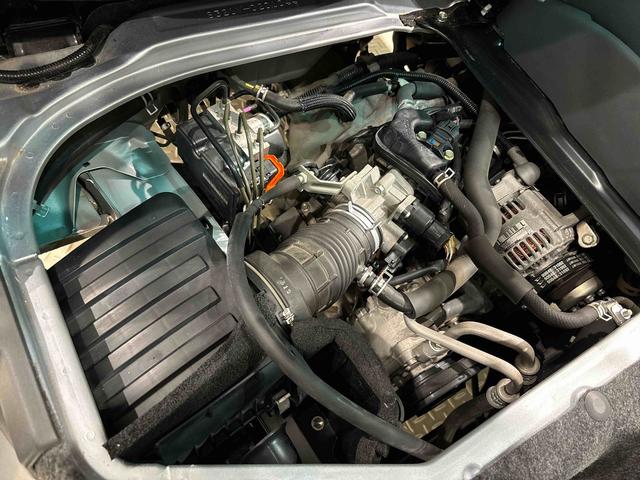 ハイゼットカーゴ クルーズ　５速マニュアル　電動格納式ドアミラー　ＣＤステレオ　両側スライド　マニュアルエアコン　パワステ　パワーウィンドウ　キーレスエントリーシステム　純正ロングバイザー　純正ラバーマット　フロントトップシェードガラス　オーバーヘッドコンソール　ホイールキャップ（35枚目）