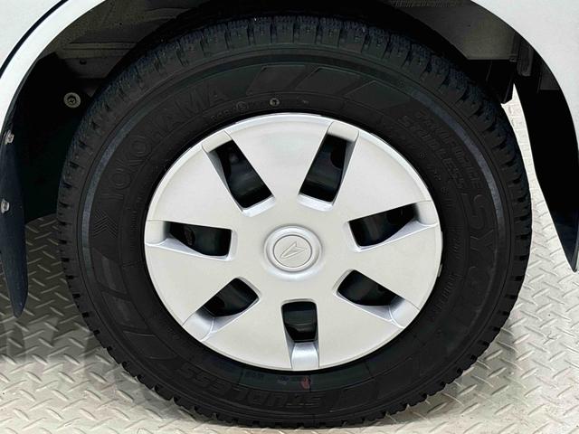 ハイゼットカーゴ クルーズ　５速マニュアル　電動格納式ドアミラー　ＣＤステレオ　両側スライド　マニュアルエアコン　パワステ　パワーウィンドウ　キーレスエントリーシステム　純正ロングバイザー　純正ラバーマット　フロントトップシェードガラス　オーバーヘッドコンソール　ホイールキャップ（41枚目）