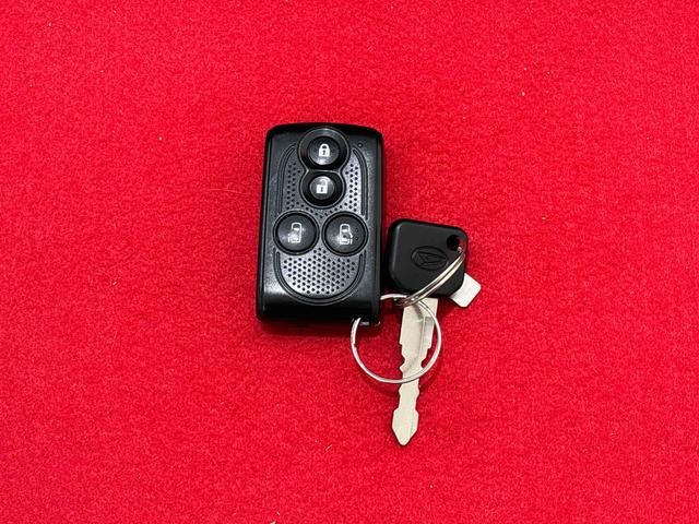 �d�q�J�[�h�L�[���g�т��Ă���΁A���N�G�X�g�X�C�b�`�����������Ńh�A�̎{���Ɖ������s���܂��B����������h�~�ɖ𗧂C���r���C�U�[�@�\�t���ł��B