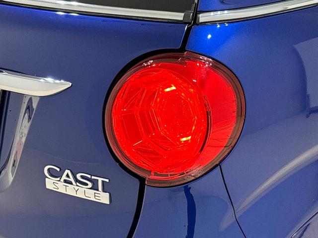 �C���i�[�����Y�𗧑̓I�ɔz�u���邱�ƂŁC��ۓI�ȃf�U�C���ƂȂ��������R���r�l�[�V���������v�i�R�c�G�t�F�N�g�^�k�d�c�X�g�b�v�����v�j���������F���Ɛ�i�������o�I