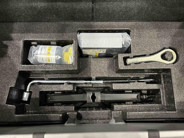 タフト G 9インチスマホ連携ディスプレイオーディオ ETC車載器 スカイフィールトップ クロムパック メッキパック シルバーアンダーガーニッシュ インテリアアクセント LEDオートライト&フォグランプ 電動パーキングブレーキ バックカメラ アルミホイール(41枚目)