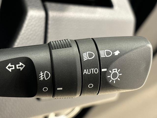 ����̖��邳�ɉ����ē_������I�[�g���C�g�B�����^�b�`�^�[���V�O�i���@�\�t�������w����ɂȂ��Ă��܂��B���o�[�̓^�[���ʒu�ŌŒ肳�ꂸ�A��𗣂��ƌ��̈ʒu�ɖ߂�܂��B