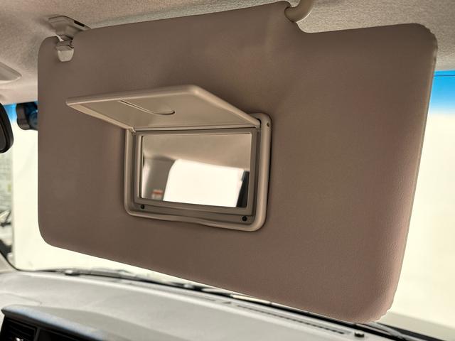 ������Ƃ����g�����Ȃ݃`�F�b�N���ł���o�j�e�B�~���[�t���T���o�C�U�[�i�^�]�ȁE����ȁj���t���Ă܂��B�^�]�ȑ��ɂ̓`�P�b�g�t�H���_�[�t���B