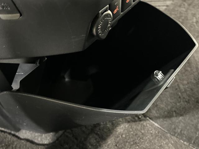 �E�����̃C���p�l�Z���^�[��^�{�b�N�X���t���Ă܂�