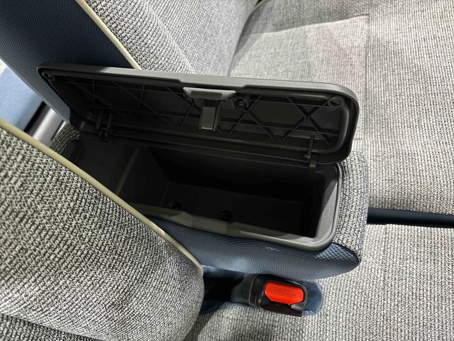 ムーヴキャンバス ストライプスＧ　　ホットカップホルダー　前席シートヒータ　納車前点検整備付き／メーカー保証あり（保証継承）／延長保証追加できます／未走行車／Ｒ７年式／ＬＥＤヘッドライト／両側パワースライドドア／プッシュボタンスタート／（30枚目）