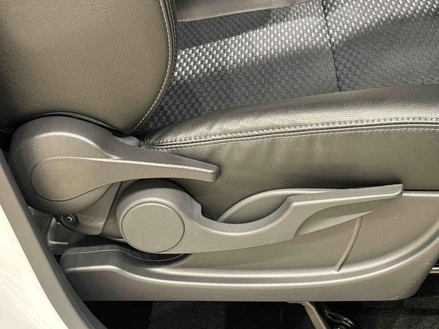 タント カスタムＸ　運転席・助手席シートヒーター　キーフリーシステム　純正ナビ装着用アップグレードパック　両側電動スライドドア　電動パーキングブレーキ　オートブレーキホールド機能　運転席シートリフター　チルトステアリング　格納式リヤドアサンシェード（28枚目）