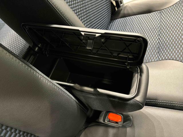 タント カスタムＸ　運転席・助手席シートヒーター　キーフリーシステム　純正ナビ装着用アップグレードパック　両側電動スライドドア　電動パーキングブレーキ　オートブレーキホールド機能　運転席シートリフター　チルトステアリング　格納式リヤドアサンシェード（30枚目）