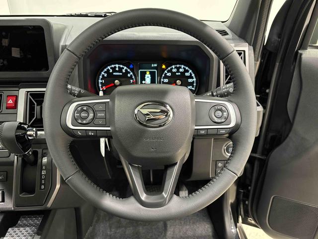 タフト Ｇターボ　クロムベンチャー　バックモニター対応　スカイフィールトップ　クロムパック　メッキパック　シルバーアンダーガーニッシュ　インテリアアクセント　ＬＥＤオートハイビーム＆フォグランプ　電動パーキングブレーキ　バックカメラ　アルミホイール（13枚目）