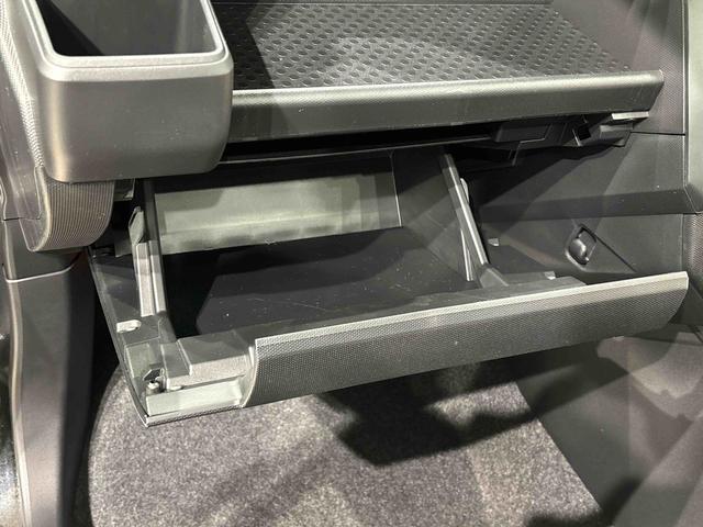 タフト Ｇターボ　クロムベンチャー　バックモニター対応　スカイフィールトップ　クロムパック　メッキパック　シルバーアンダーガーニッシュ　インテリアアクセント　ＬＥＤオートハイビーム＆フォグランプ　電動パーキングブレーキ　バックカメラ　アルミホイール（32枚目）